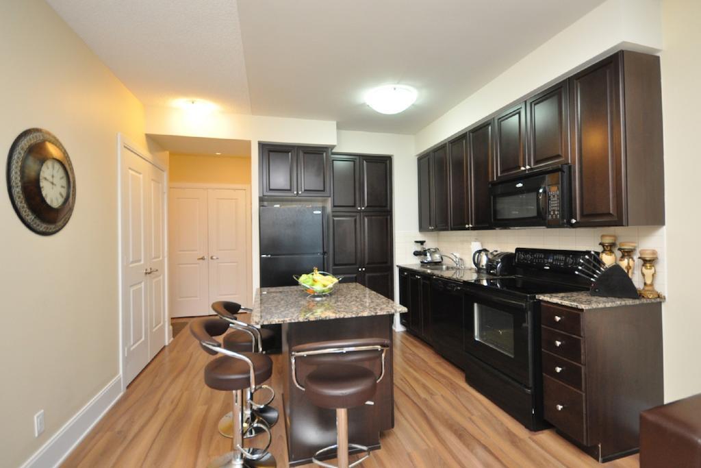 מיסיסאוגה Napa Furnished Rental Apartments Square One חדר תמונה