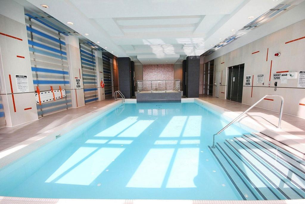 מיסיסאוגה Napa Furnished Rental Apartments Square One מראה חיצוני תמונה