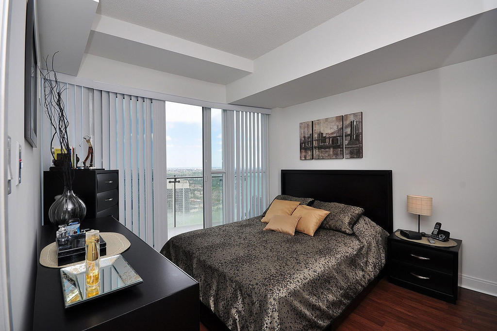 מיסיסאוגה Napa Furnished Rental Apartments Square One חדר תמונה