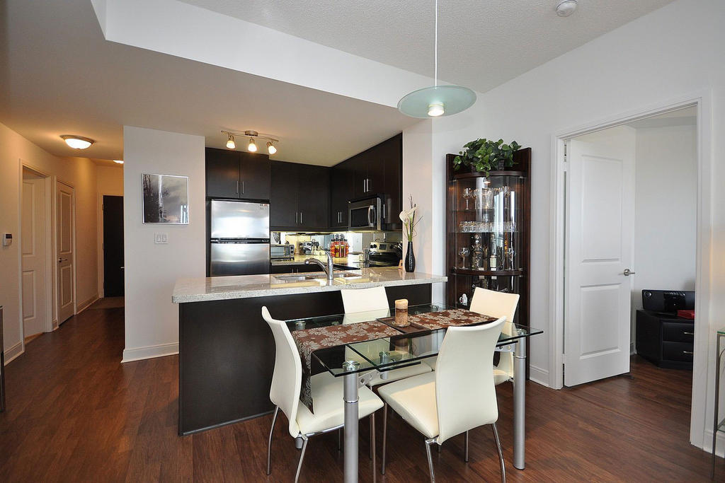 מיסיסאוגה Napa Furnished Rental Apartments Square One חדר תמונה