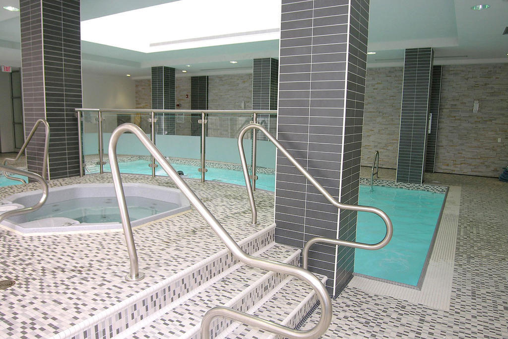 מיסיסאוגה Napa Furnished Rental Apartments Square One מראה חיצוני תמונה
