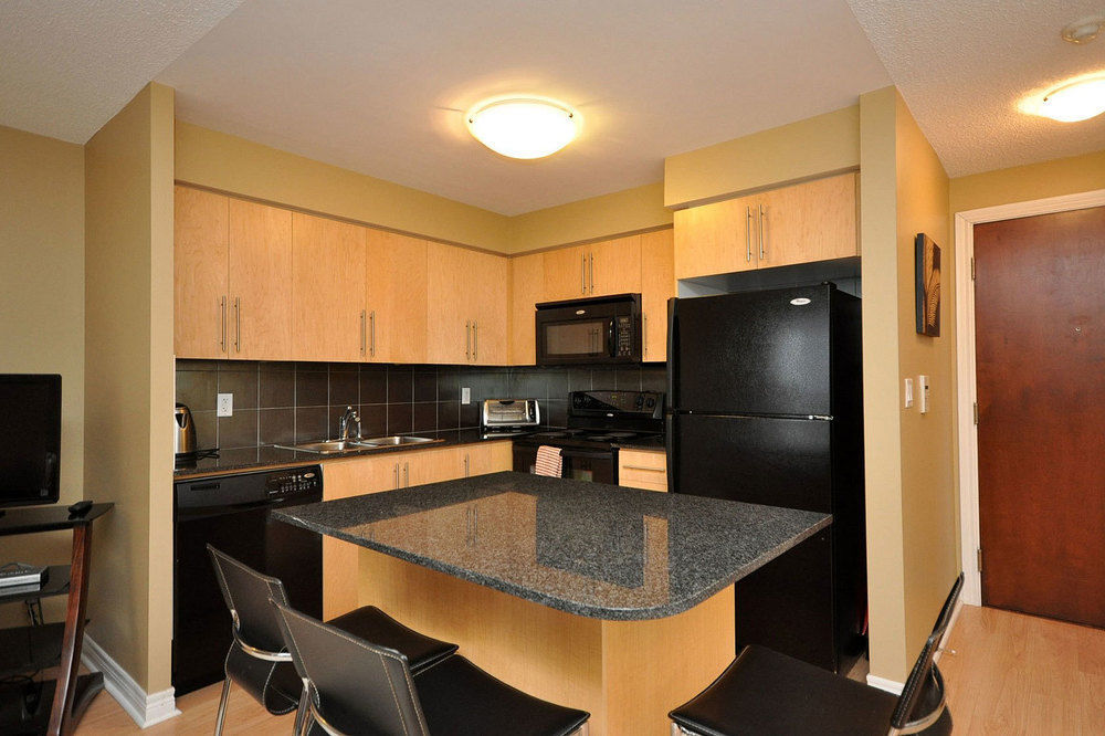מיסיסאוגה Napa Furnished Rental Apartments Square One מראה חיצוני תמונה