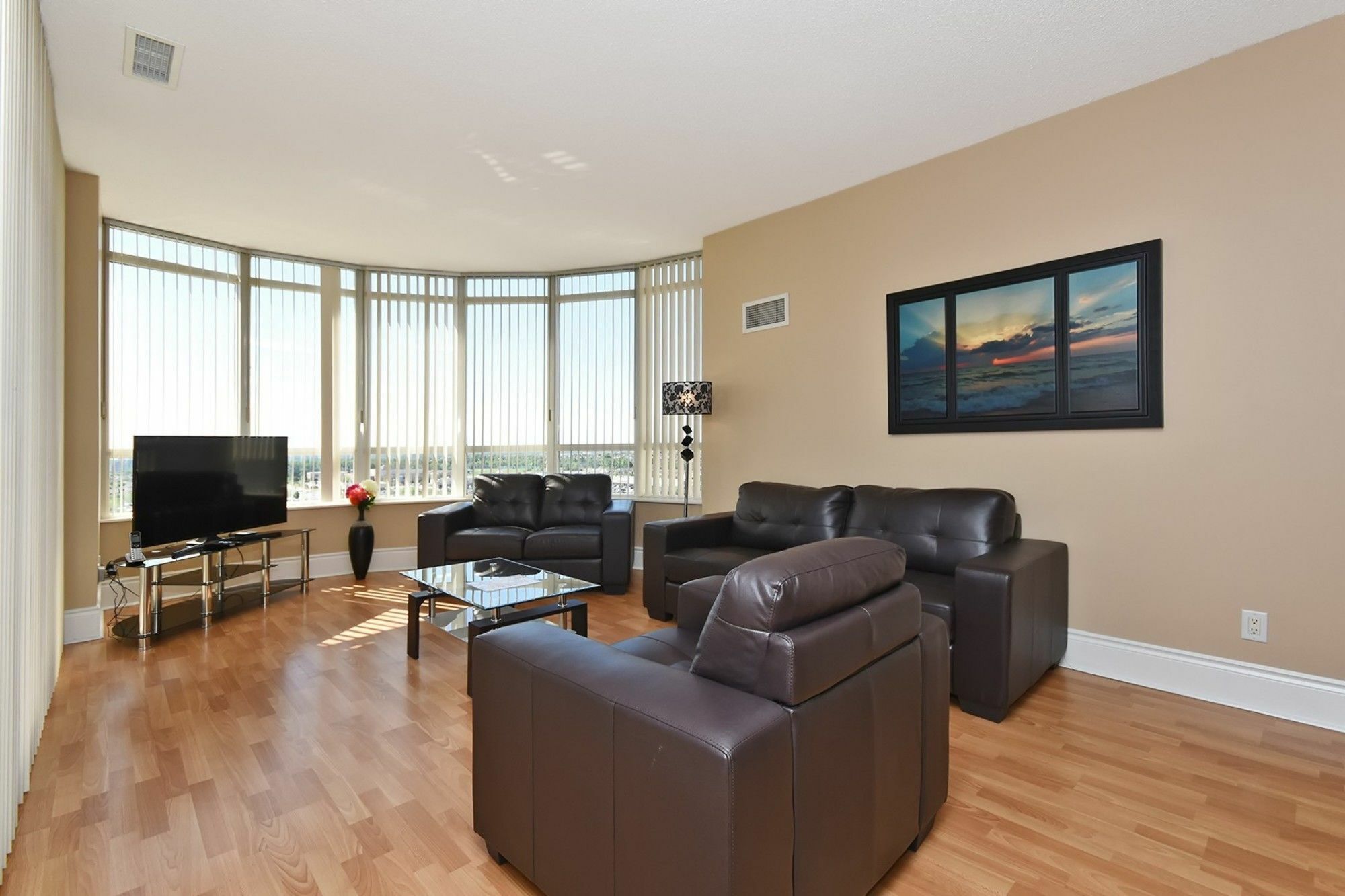 מיסיסאוגה Napa Furnished Rental Apartments Square One מראה חיצוני תמונה