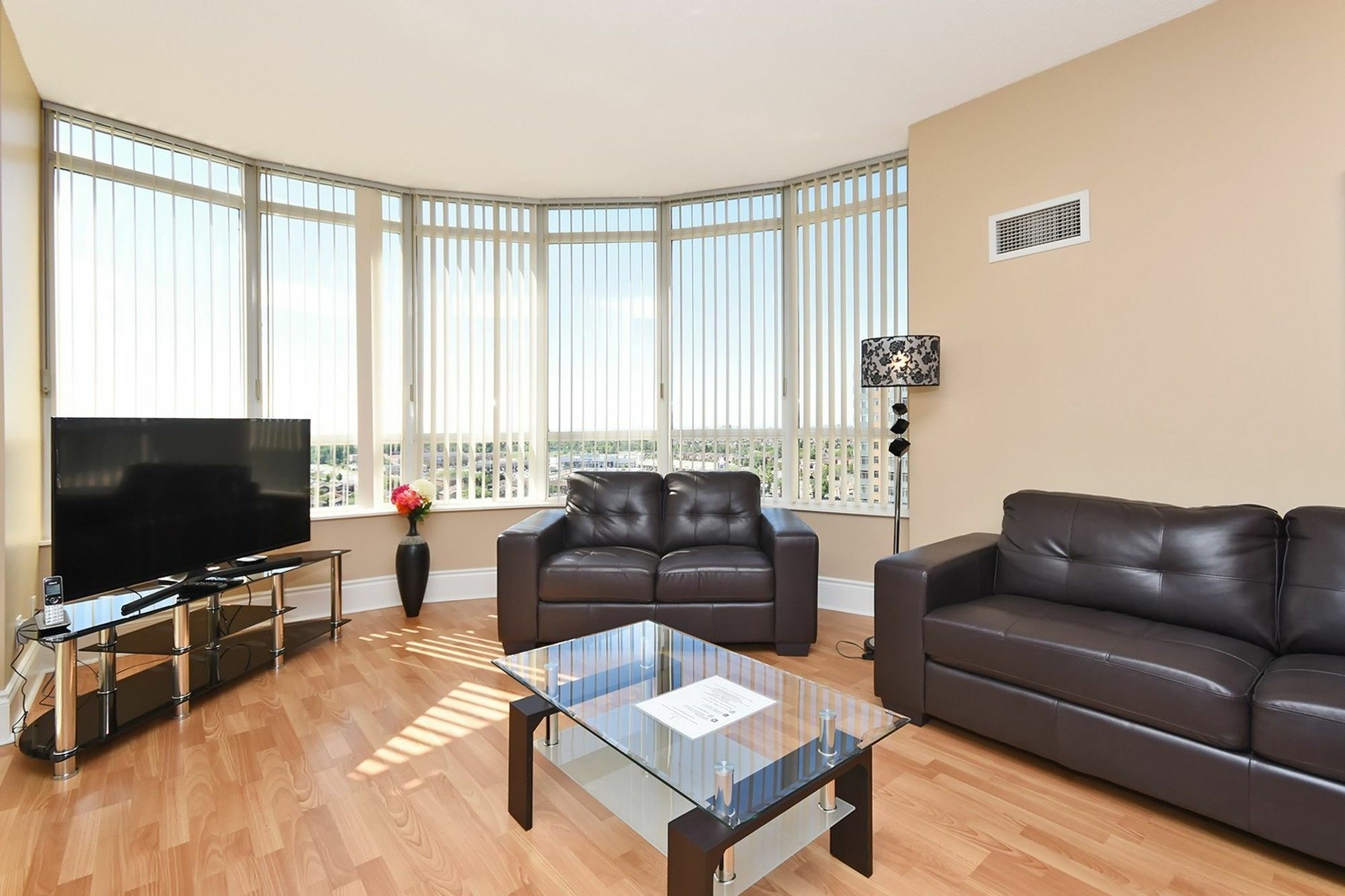 מיסיסאוגה Napa Furnished Rental Apartments Square One מראה חיצוני תמונה
