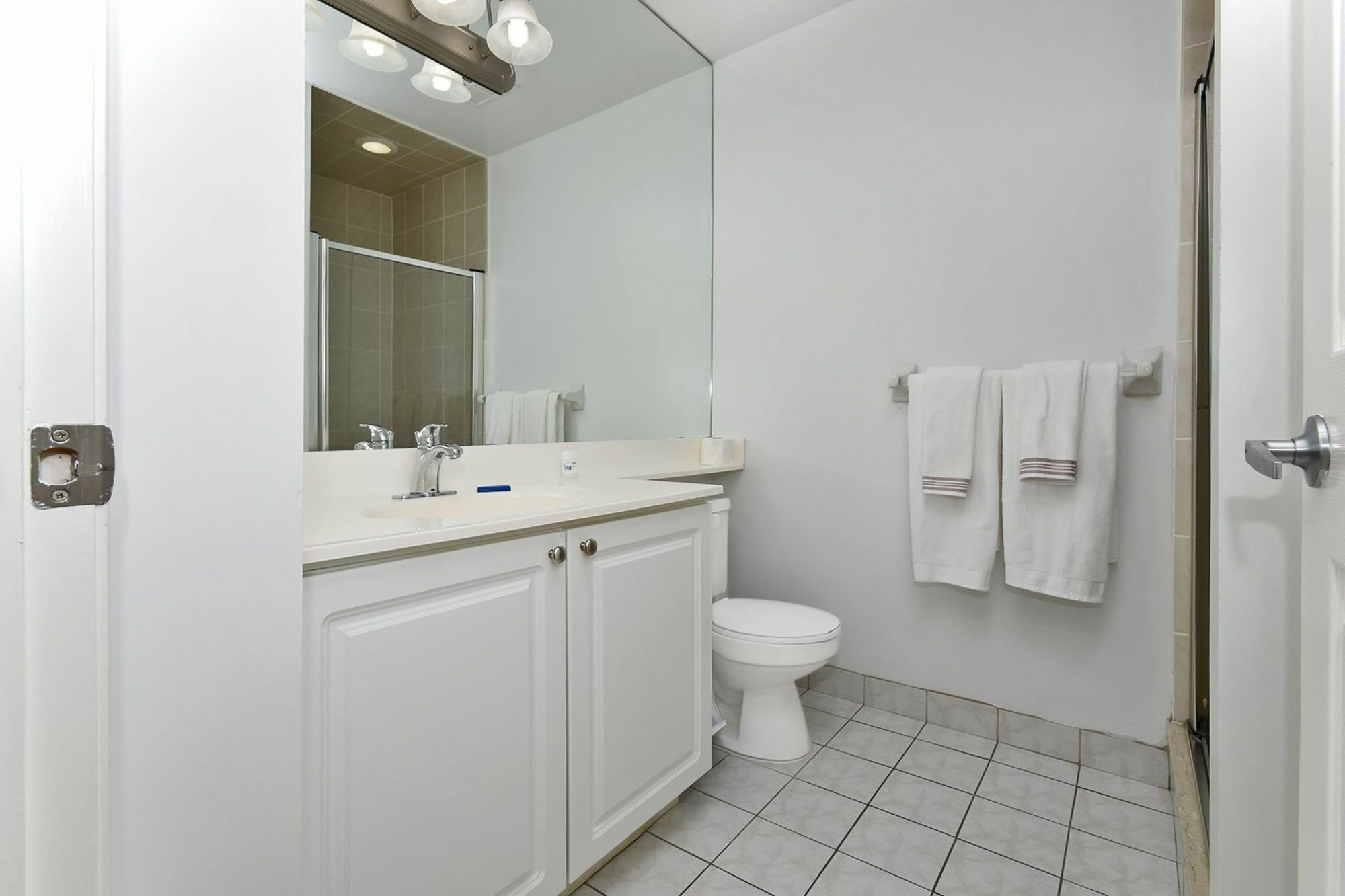 מיסיסאוגה Napa Furnished Rental Apartments Square One מראה חיצוני תמונה