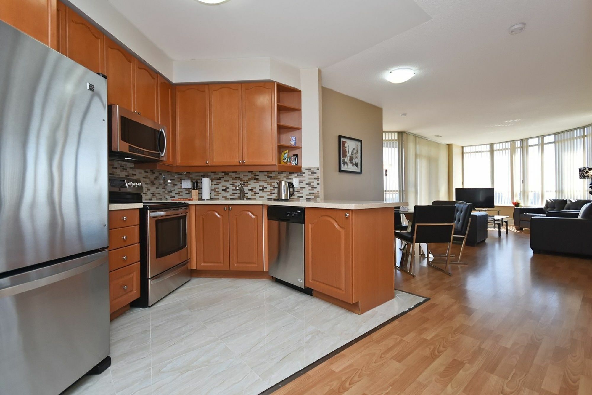 מיסיסאוגה Napa Furnished Rental Apartments Square One מראה חיצוני תמונה